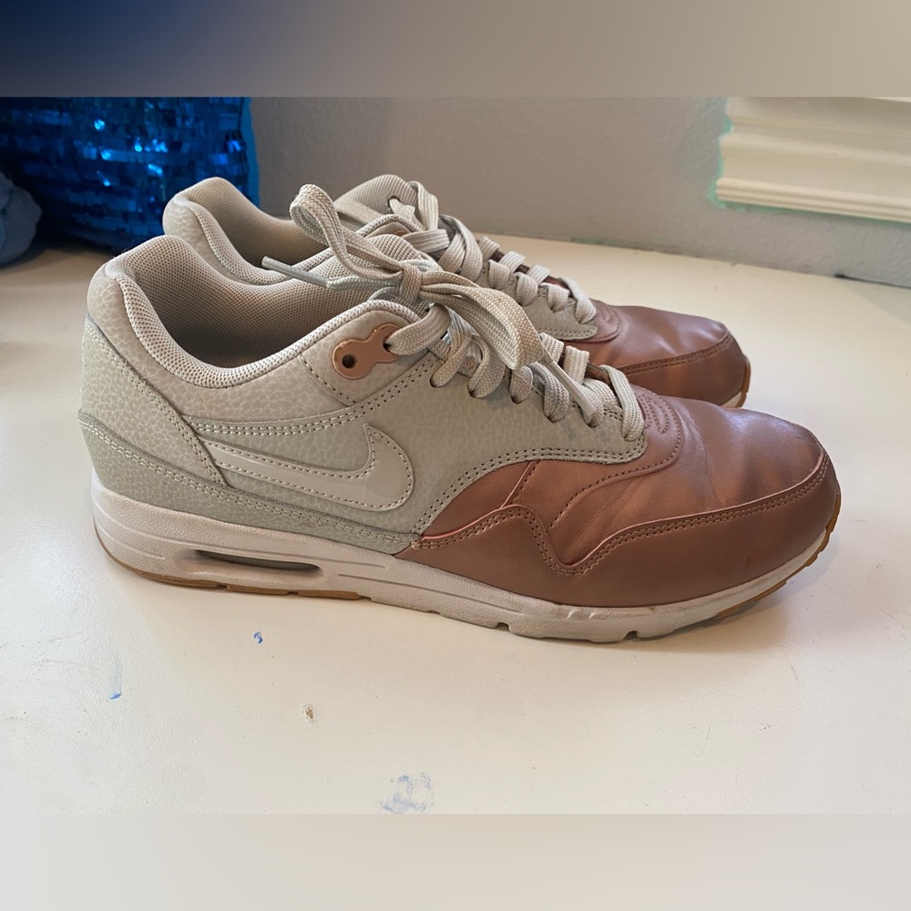 nike gold rose shoes